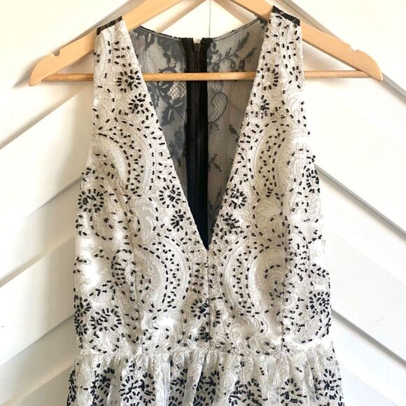 Alice + Olivia Steffy Low V Party Dress - Picture 2 of 7